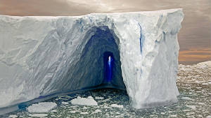 6618BlueIceTunnel.jpg